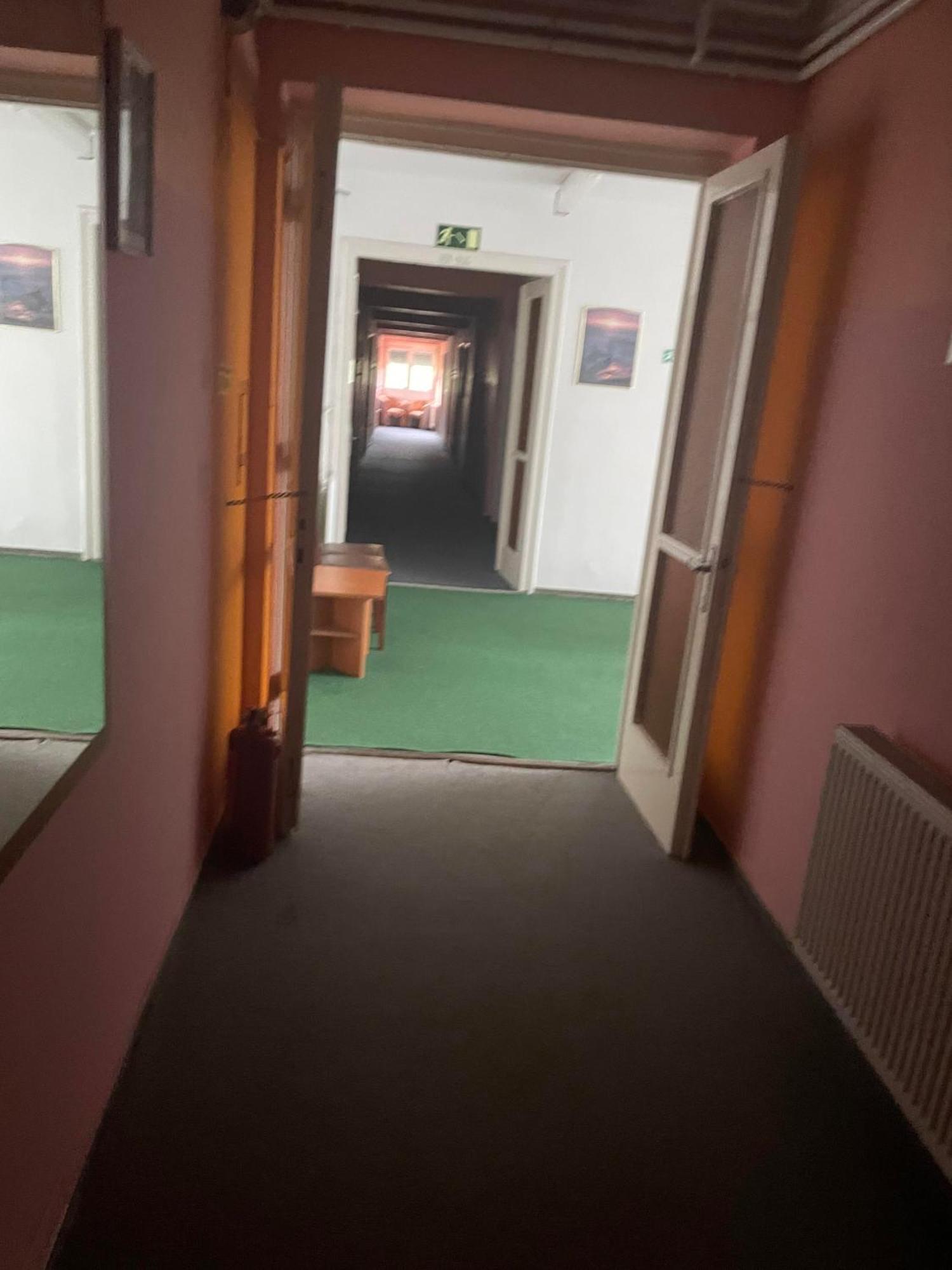 Tifani Szallo Hotel Balatonlelle Kültér fotó
