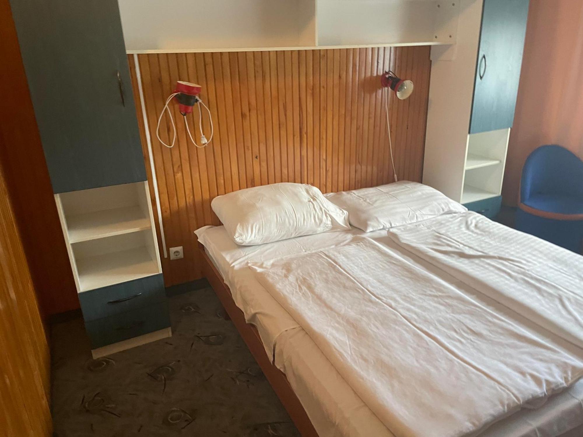 Tifani Szallo Hotel Balatonlelle Kültér fotó