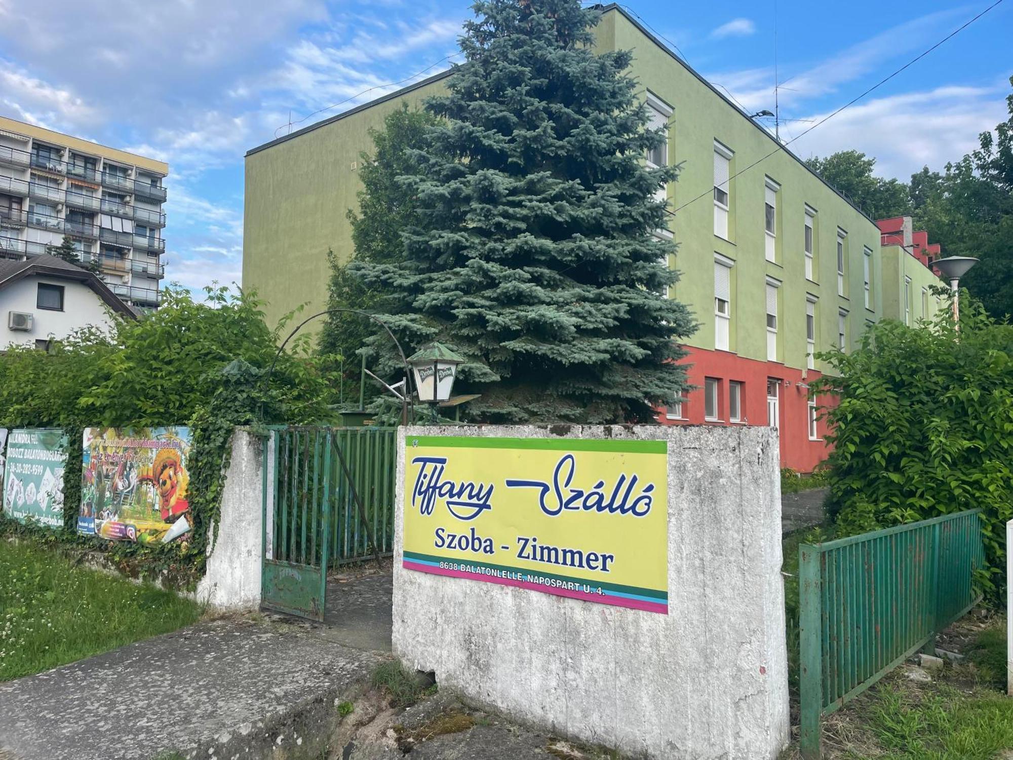 Tifani Szallo Hotel Balatonlelle Kültér fotó